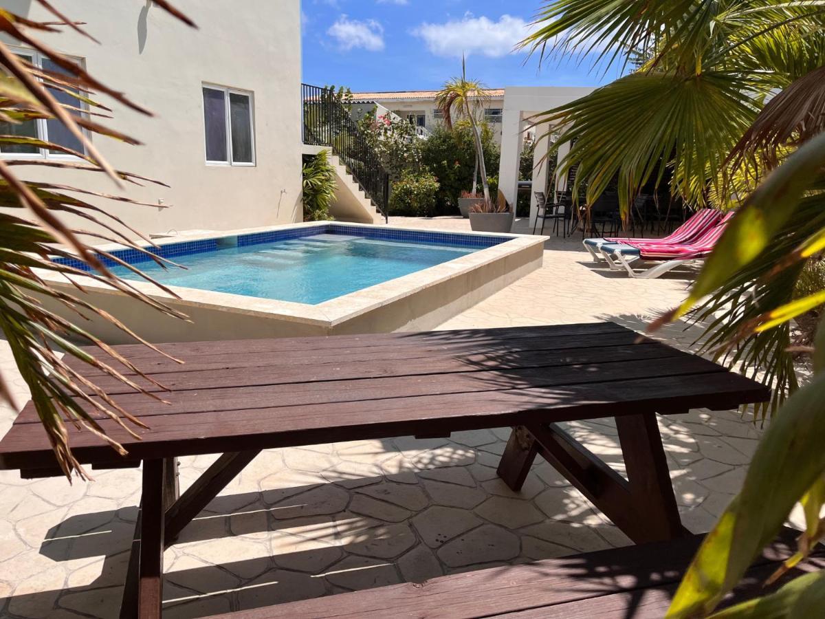 Andira Apartments Willemstad Esterno foto